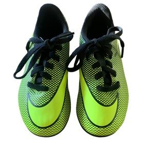 Nike JR Bravata II FG Size 10C Black and Neon Yellow Soccer Cleats